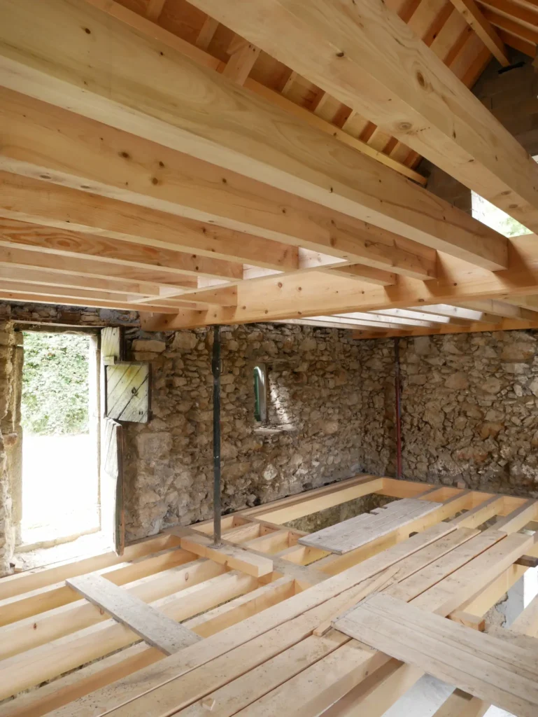 Plancher bois d'une grange