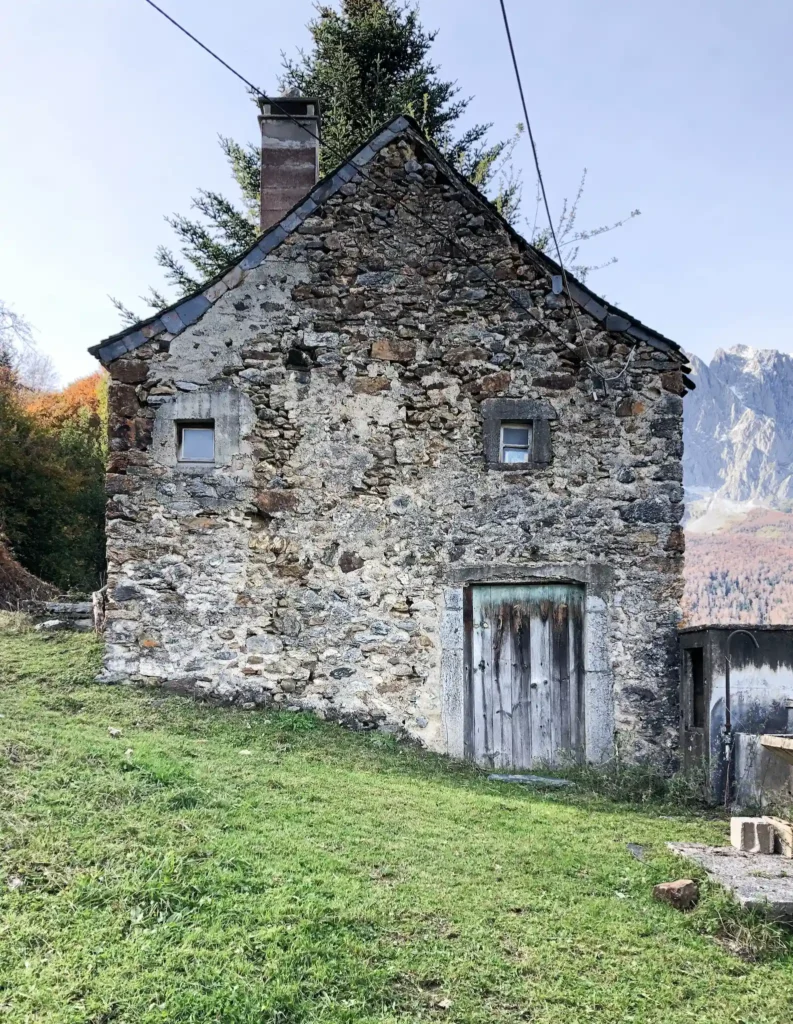 Façade existante d'une grange en vallée d'Aspe