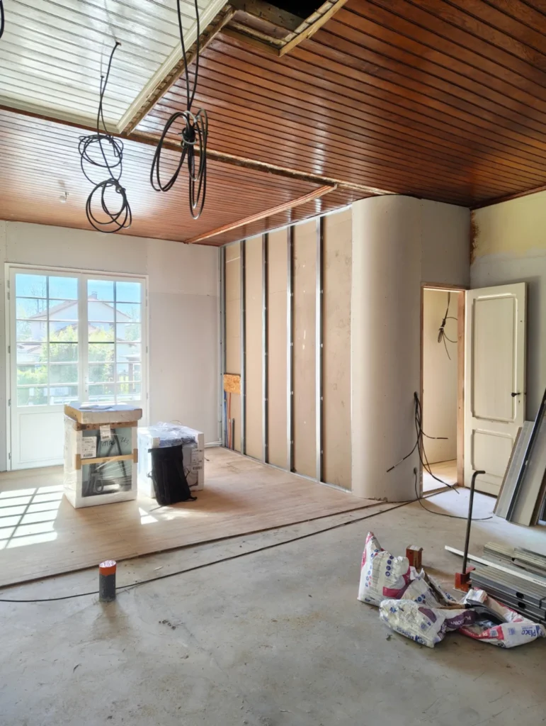 Cloison courbe d'une rénovation