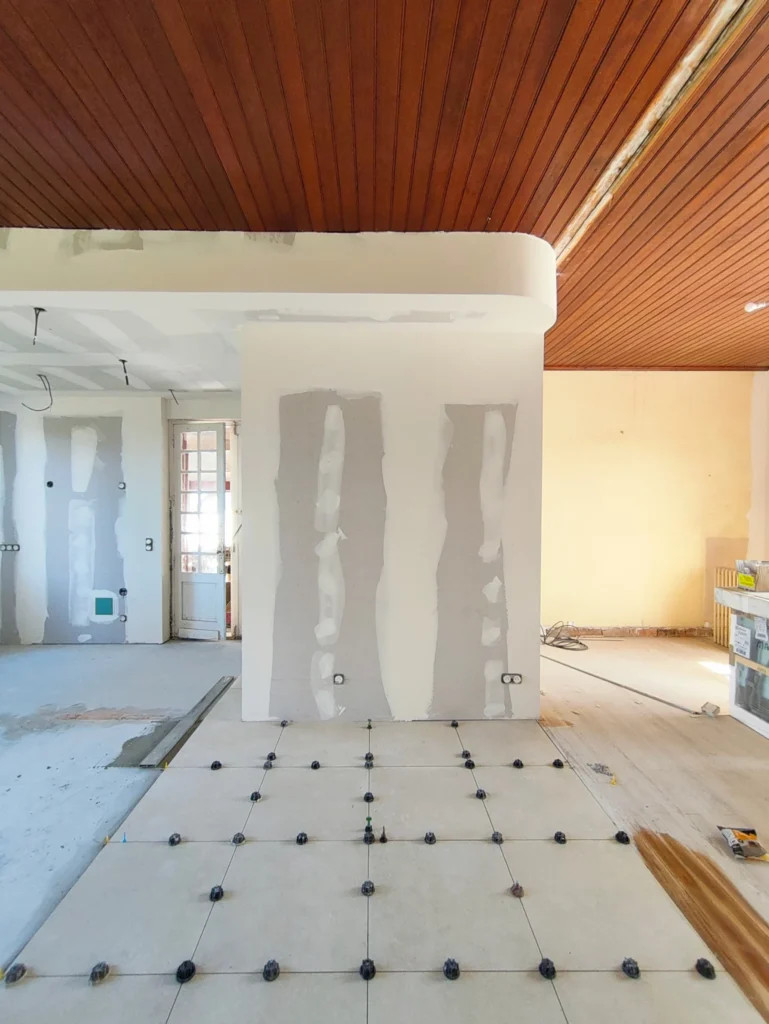 Travaux de plâtrerie d'une maison rénovée à Arès
