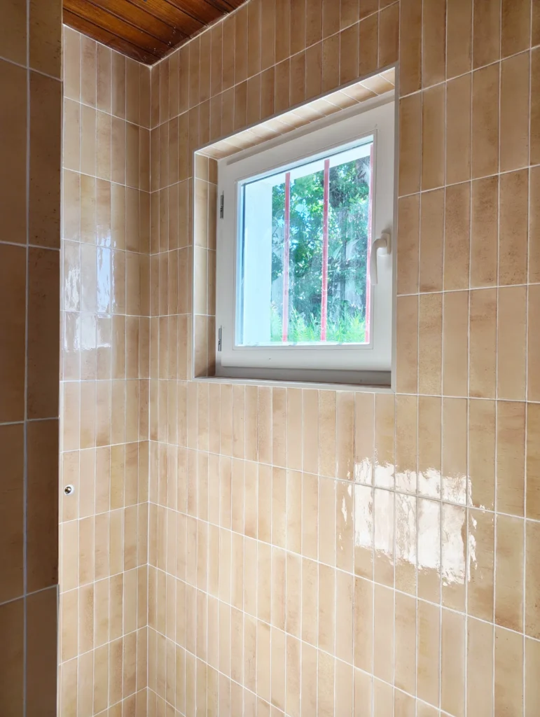 Détail de carrelage d'une rénovation à Arès