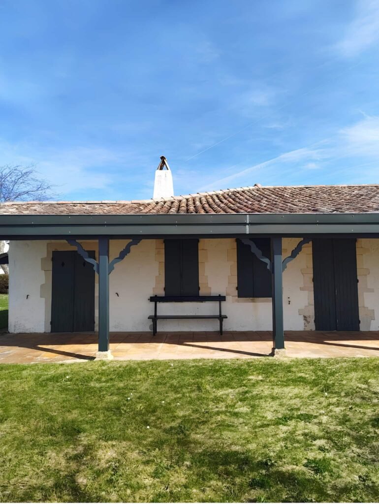 Façade d'une villa en première ligne sur le bassin d'Arcachon