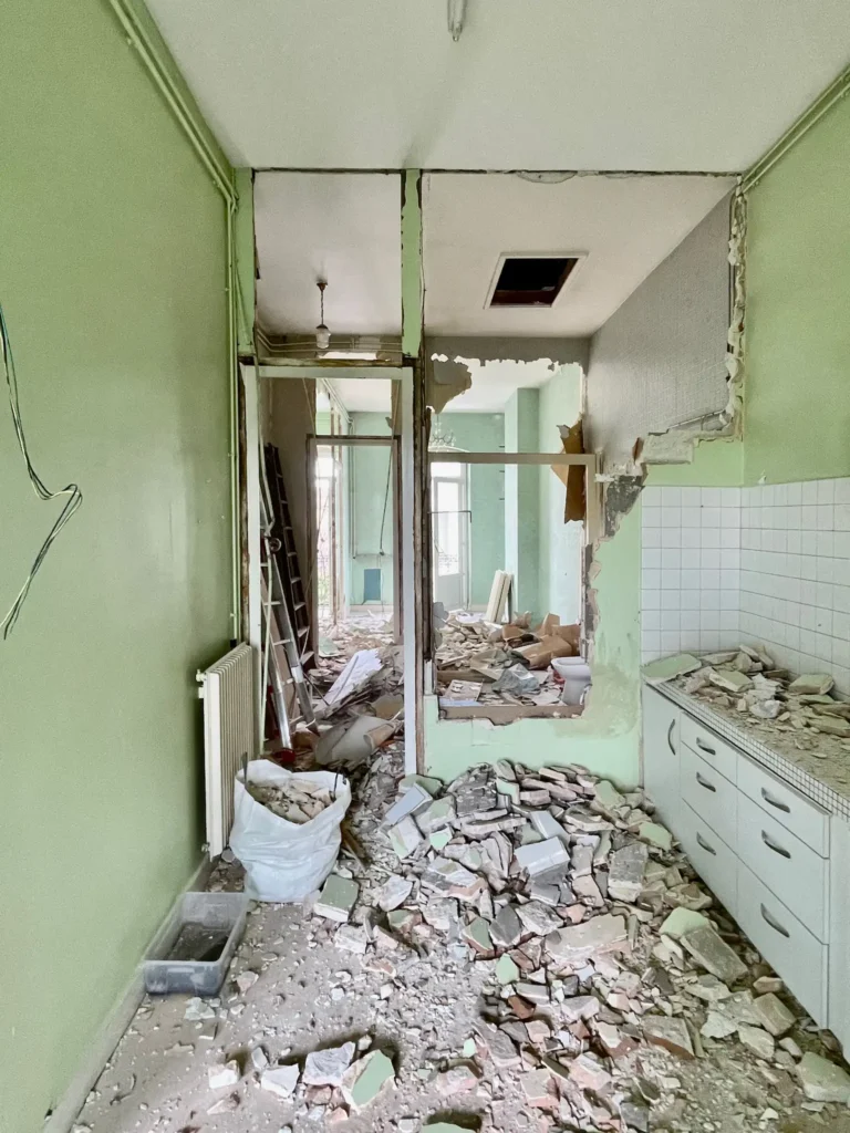 Démolition des cloisons existantes d'un appartement