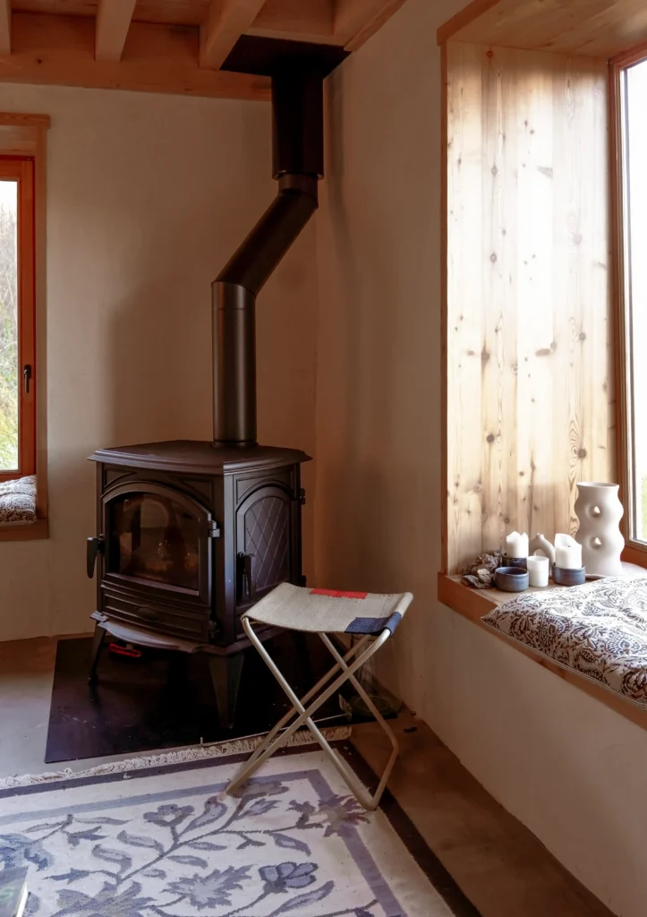 Poêle à bois d'une grange rénovée