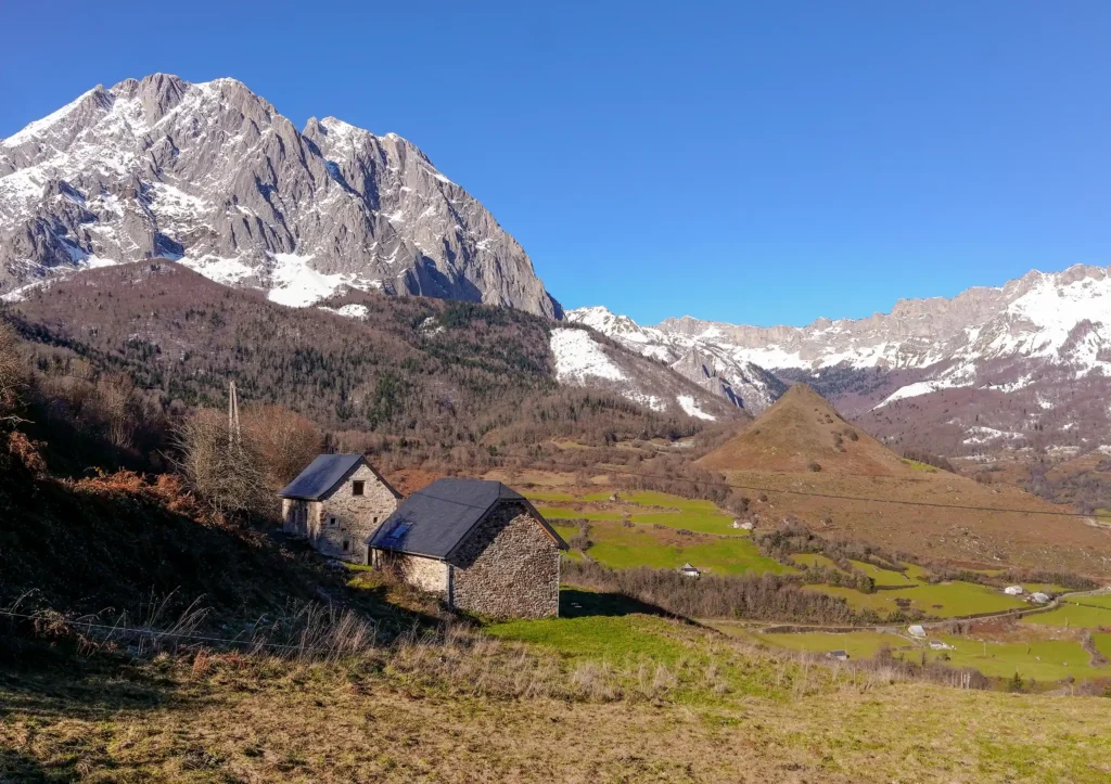 Rénovation de deux granges à Lescun