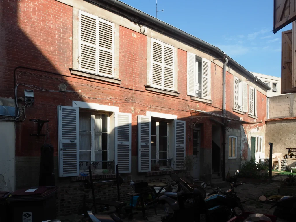 Façades existantes d'un projet de rénovation d'un immeuble collectif